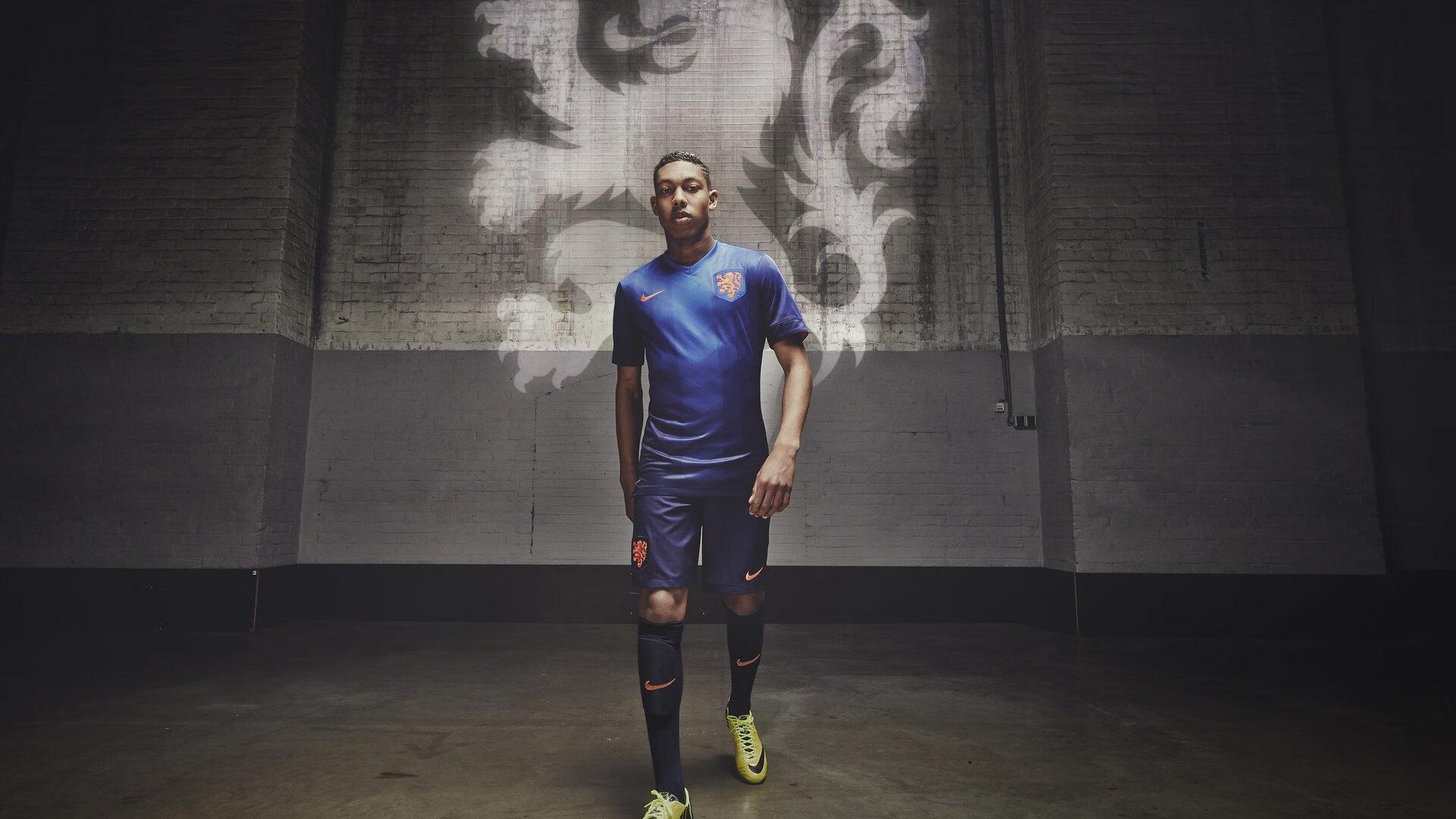 鏖战43分钟零失误轰32+9+7！班凯罗无解表现征服全场，球迷高呼确实难顶